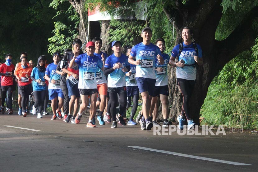  Ratusan pelari terlibat dalam kegiatan Berlari, Berbagi #RunforEducation yang diselenggarakan Dompet Dhuafa Banten dan Serang Running Club (SRC), Ahad (11/2).