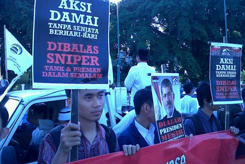 Ratusan pemuda Islam Yogyakarta menggelar aksi keprihatinan Mesir, Selasa (30/7)