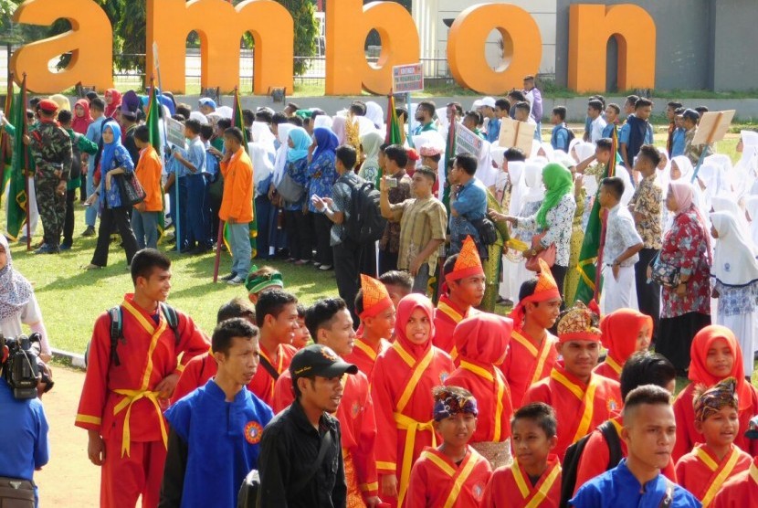 Ratusan peserta pawai taaruf yang diprakarsai Muhammadiyah padati Lapangan Merdeka Ambon, Provinsi Maluku, Kamis (23/2) pagi. 