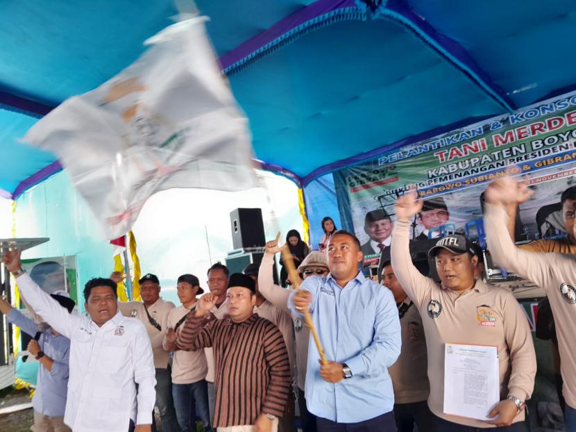Ratusan petani menggelar deklarasi mendukung pasangan capres dan cawapres nomor urut 2, Prabowo Subianto-Gibran Rakabuming Raka.