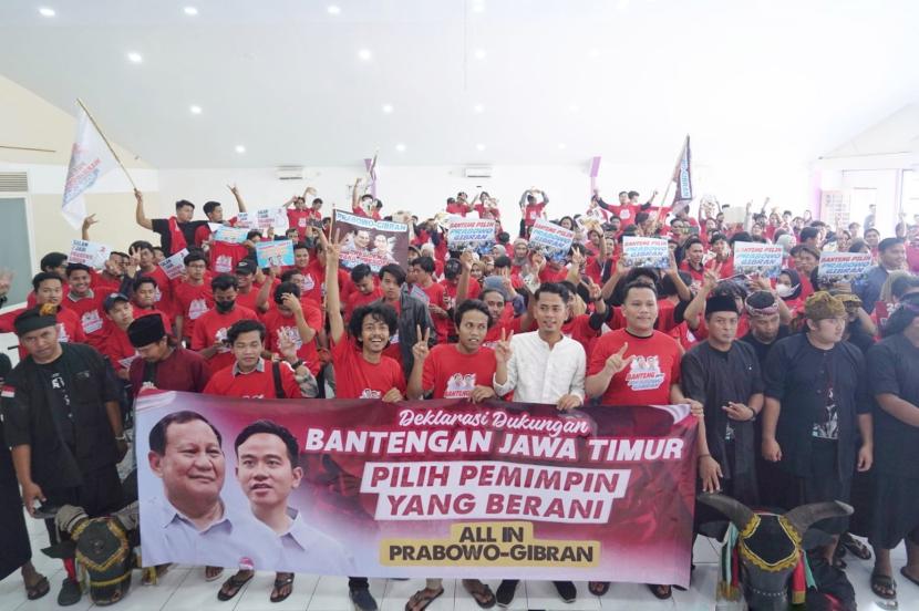 Ratusan seniman bantengan Jawa Timur (Jatim) menggelar deklarasi mendukung Prabowo-Gibran di Balai Pertemuan Junrejo, Kota Batu, Kamis (16/11/2023).