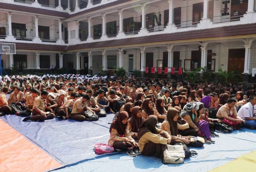Ratusan siswa-siswi SMA Negeri 1 Purwakarta mengikuti kegiatan Seminar Literasi dan Jurnalistik serta Seminar Techno Enterpreneurship di lingkungan sekolah SMAN 1 Purwakarta, Sabtu (11/8).