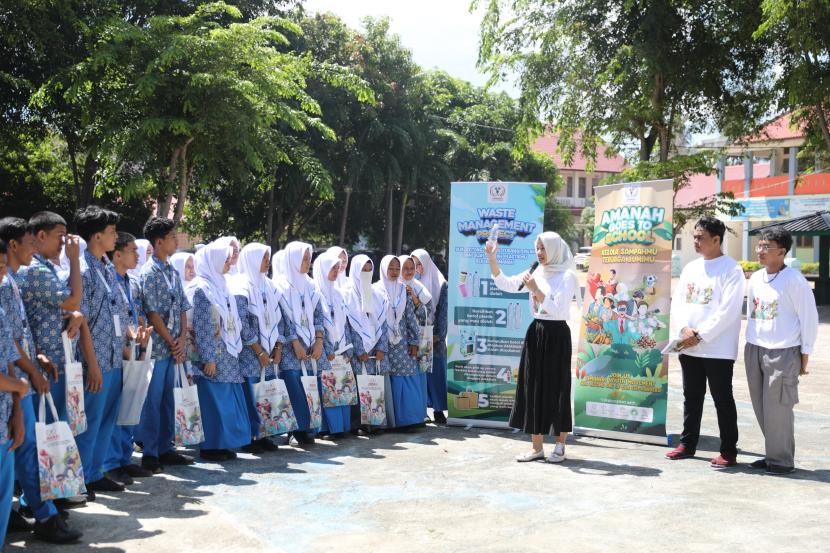 Ratusan siswa SMAN 16 Banda Aceh merespons positif sosialisasi kebersihan dari Aneuk Muda Aceh Unggul Hebat (AMANAH), Kamis (8/8/2024). 