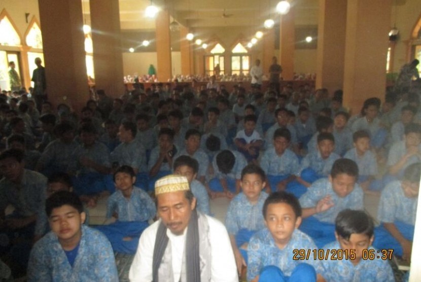 Ratusan siswa SMP 56 Jakarta, laksanakan shalat Istisqa