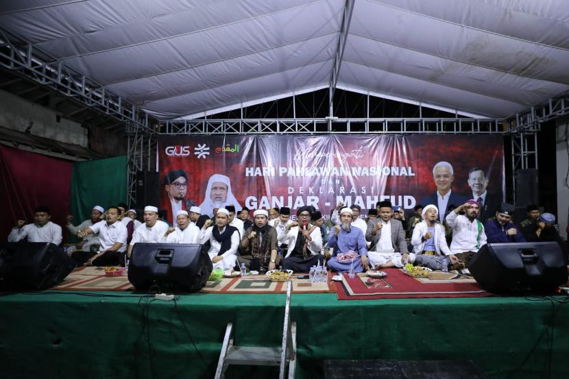 Ratusan ulama se-Tangerang Raya dan ribuan jamaah majelis taklim merapatkan barisan untuk mendukung Ganjar-Mahfud di Pilpres 2024.