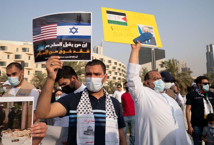 Ratusan warga Kuwait berdemonstrasi untuk mendukung warga Palestina 
