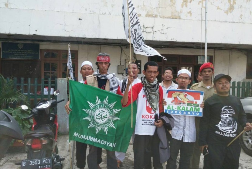 Ratusan warga Muhammadiyah dari Surabaya dan Yogyakarta berkumpul di PWM DKI Jakarta untuk ikut aksi 55, Jumat (5/5).