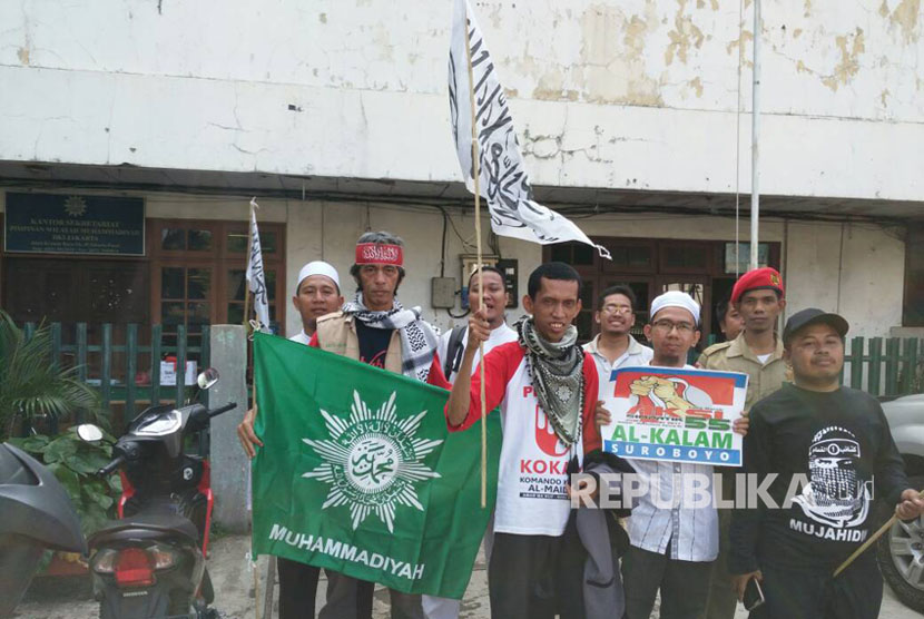 Ratusan warga Muhammadiyah dari Surabaya dan Yogyakarta berkumpul di PWM DKI Jakarta untuk ikut aksi 55, Jumat (5/5).