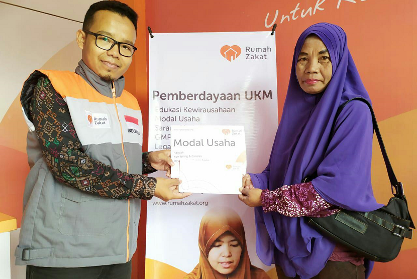     Raudah mendapat bantuan modal usaha dari Rumah Zakat.