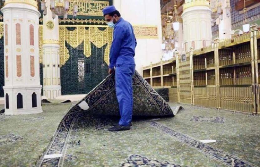 Arab Saudi intensifkan perawatan Masjid Nabawi cegah Covid-19. Raudhah Masjid Nabawi disterilisasi