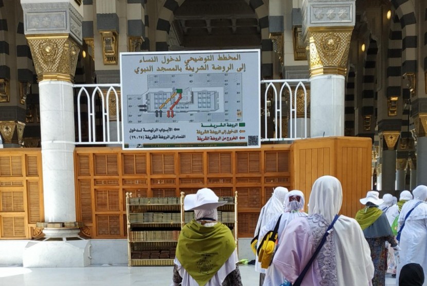 Raudhah menjadi salah satu tempat mustajabah untuk memanjatkan doa.