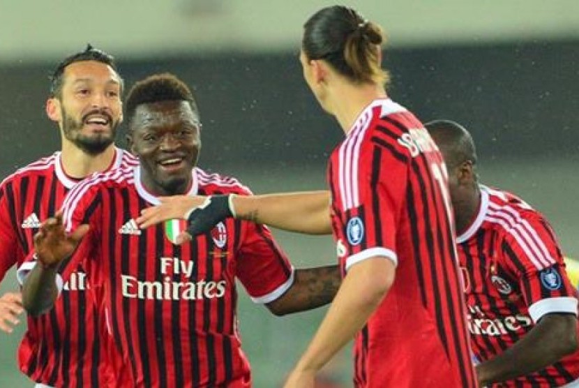 Rayakan Gol. Gelandang AC Milan, Sulley Muntari menjadi pahlawan Milan setelah mencetak gol tunggal ke gawang Chievo Verona, dalam lanjutan Liga Italia Serie-A, Rabu (11/4) dini hari WIB.