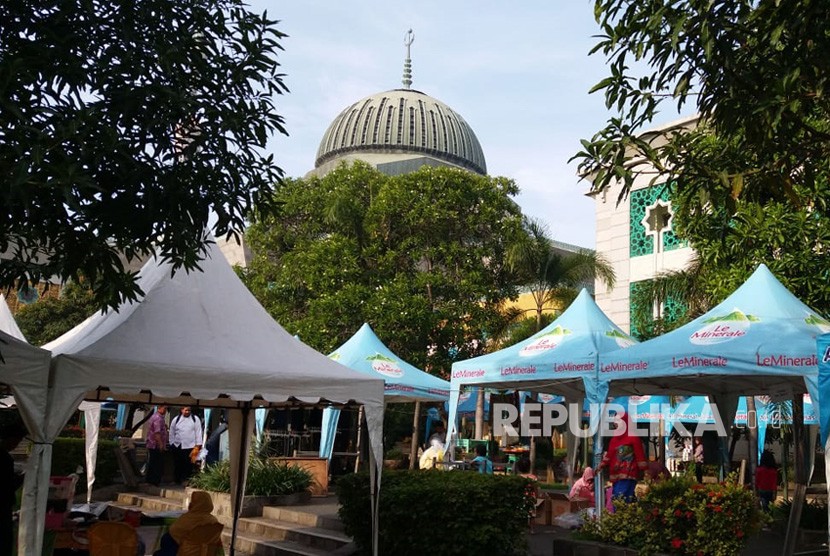 Rayakan Milad ke-15, Jakarta Islamic Center gelar bazar  selama tiga hari, sejak Jumat (7/12) hingga Ahad (9/12).