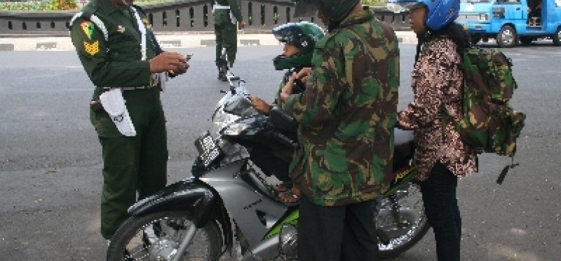 Razia Atribut TNI (ilustrasi)
