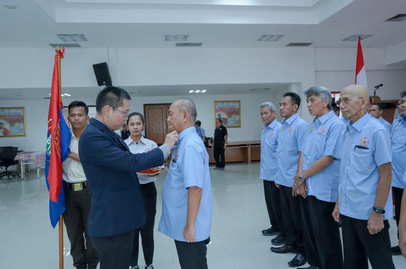 RBJ Bangkit ketum Pengprov PTMSI DKI Jakarta 2022-2026, saat dilantik ketum PB PTMSI Peter Layardi Lay di Gedung KONI DKI, Senin (20/3/2023).