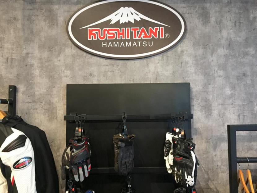 RC Motogarage menghadirkan sejumlah riding apparel dari brand  Kushitani, TCX Boots dan  X-Guard untuk menjawab kebutuhan pengendara akan riding apparel yang nyaman dan aman