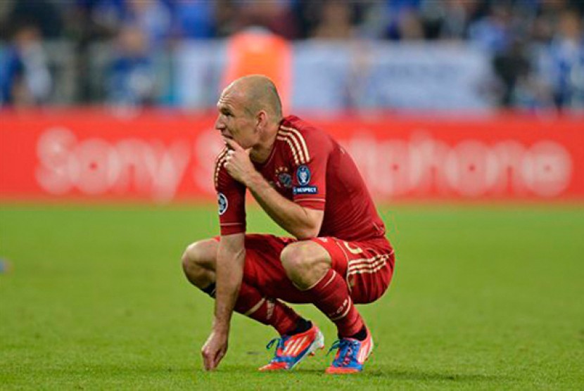 Reaksi Arjen Robben ketika babak tambahan berakhir pada pertandingan final Liga Champions antara Bayern Muenchen versus Chelsea di Muenchen, Jerman, Minggu (20/5). 