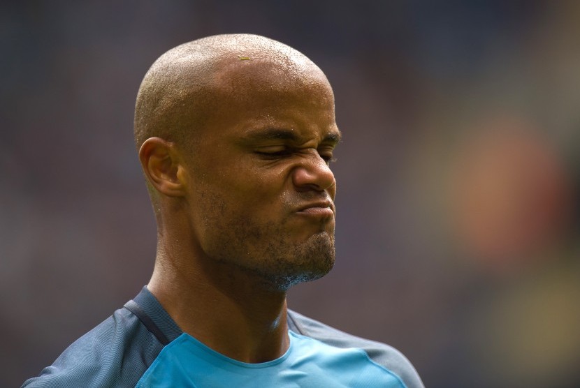 Reaksi bek Manchester City, Vincent Kompany pada laga Liga Primer Inggris lawan Crystal Palace, di Stadion Etihad, Sabtu (6/5). City menang 5-0.