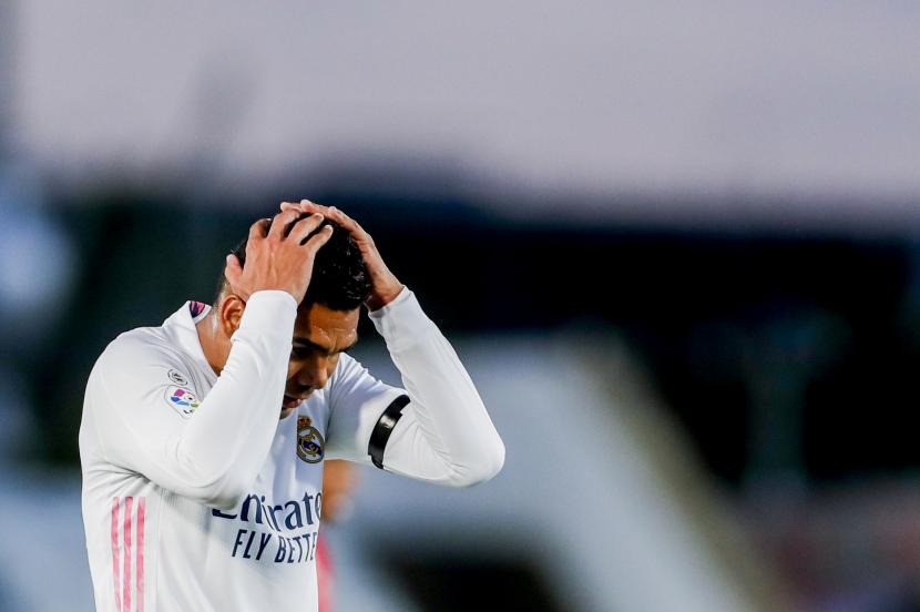 Reaksi Casemiro Real Madrid saat pertandingan sepak bola La Liga Spanyol antara Real Madrid melawan Sevilla di Stadion Alfredo di Stefano di Madrid, Spanyol, Minggu, 9 Mei 2021.