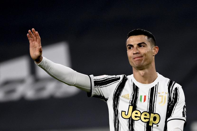 Reaksi Cristiano Ronaldo dari Juventus setelah kehilangan kesempatan mencetak gol selama Piala Italia, leg kedua, pertandingan sepak bola semifinal antara Juventus dan Inter Milan, di Turin Allianz Stadium, Italia, Selasa, 9 Februari 2021.