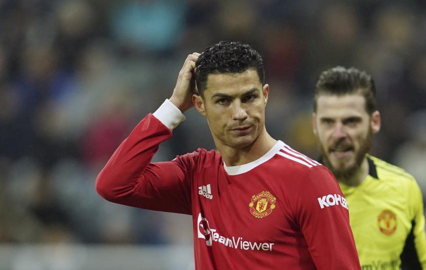 Reaksi Cristiano Ronaldo dari Manchester United selama pertandingan sepak bola Liga Premier Inggris antara Newcastle United dan Manchester United di St. James