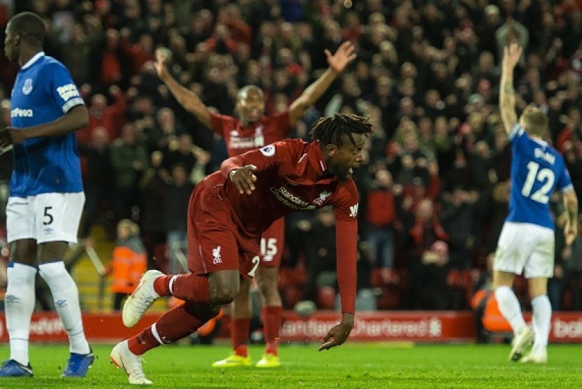 Reaksi Divock Origi setelah mencetak gol kemenangan Liverpool ke gawang Everton.