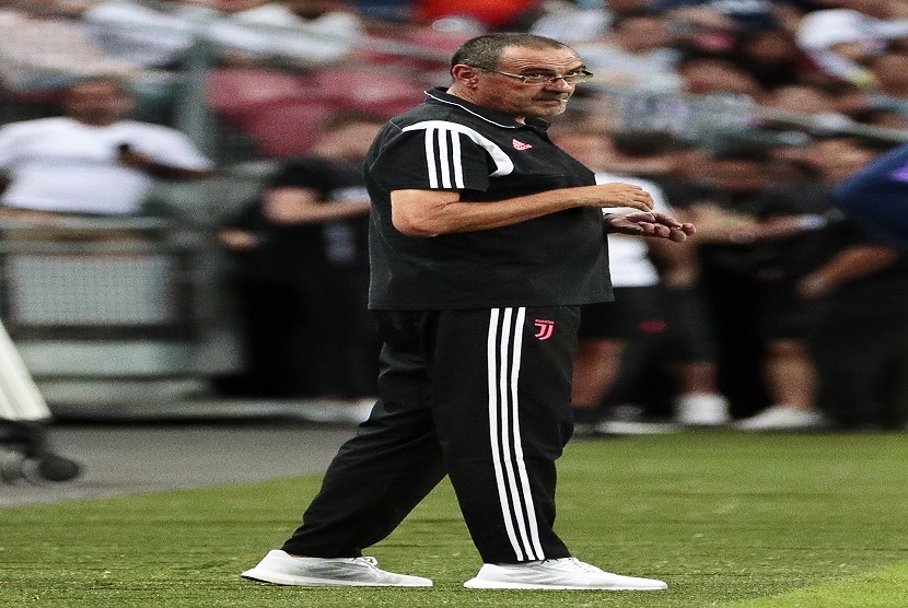 Reaksi Kepala Pelatih Juventus Maurizio Sarri dalam International Champions Cup (ICC) antara Juventus melawan Tottenham Hotspur, di National Stadium, Singapura, Ahad (21/7)