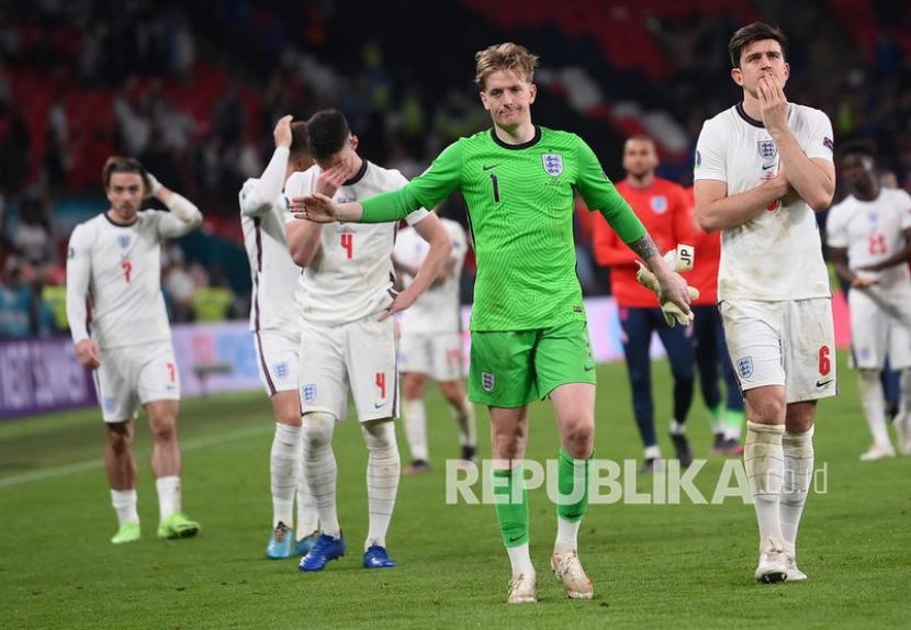 Reaksi kiper Jordan Pickford dari Inggris setelah kalah di final UEFA EURO 2020 antara Italia dan Inggris di London, Inggris, Senin (12/7) dini hari WIB.