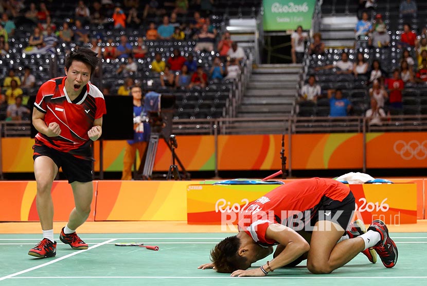 Reaksi Liliyana Natsir dan Tontowi Ahmad saat memenangkan Final ganda campuran Olimpiade Rio 2016, Rabu (17/8).