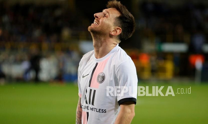 Reaksi Lionel Messi dari PSG pada pertandingan sepak bola Grup A Liga Champions antara Club Brugge dan PSG di stadion Jan Breydel di Bruges, Belgia, Kamis (16/9) dini hari WIB. 