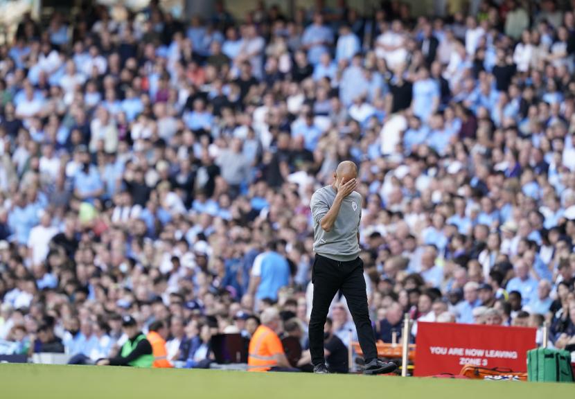 Reaksi Manajer Manchester City Pep Guardiola pada pertandingan sepak bola Liga Premier Inggris antara Manchester City dan Southampton FC yang berakhir imbang tanpa gol di Manchester, Inggris, 18 September 2021. 