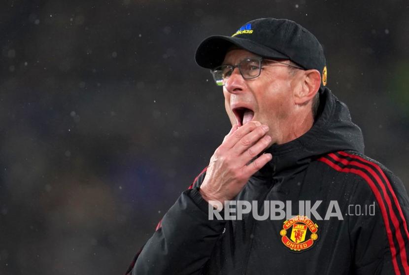 Reaksi pelatih Manchester United Ralf Rangnick selama pertandingan Liga Primer Inggris. Legenda Man United Paul Scholes mengkritik kinerja Rangnick selama membesut MU pada 2022 ini.
