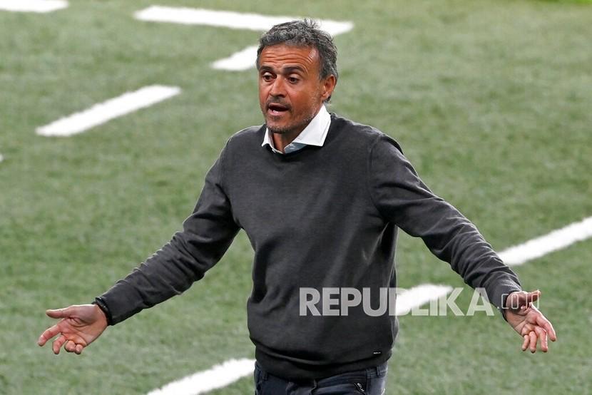 Reaksi manajer Spanyol Luis Enrique saat pertandingan semifinal kejuaraan sepak bola Euro 2020 antara Italia dan Spanyol di stadion Wembley di London, Rabu (7/7) dini hari WIB.
