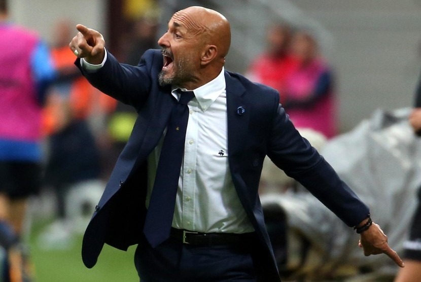 Reaksi pelatih Inter Milan, Luciano Spalletti pada laga Serie A lawan SPAL di Giuseppe Meazza, Ahad (10/9).