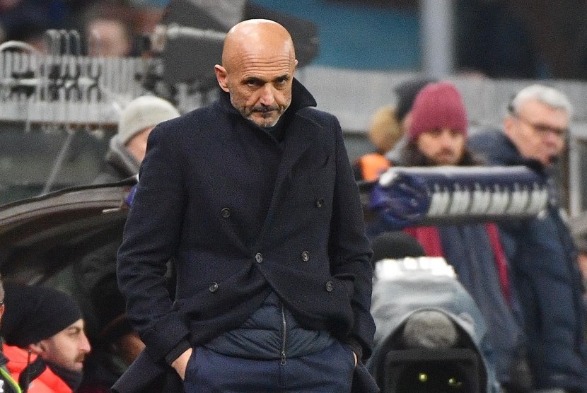 Reaksi pelatih Inter Milan, Luciano Spalletti pada laga Serie A lawan Genoa di Luigi Ferraris, Ahad (18/2) dini hari WIB. Inter kalah 0-2.