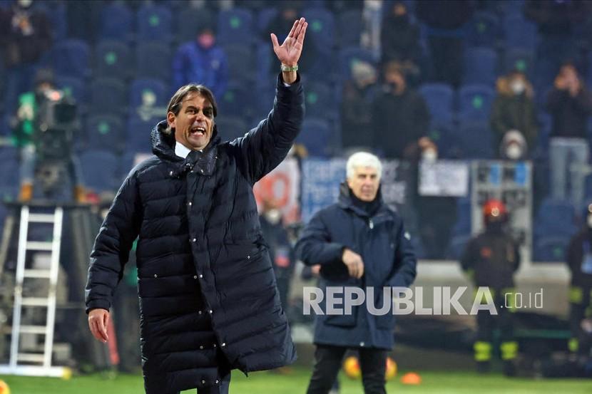  Reaksi pelatih kepala Inter Simone Inzaghi saat pertandingan sepak bola Serie A Italia antara Atalanta dan Inter Milan di Bergamo, Italia, Senin (17/1) dini hari WIB.