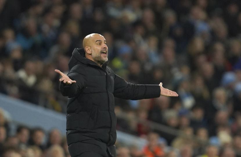 Reaksi pelatih kepala Manchester City Pep Guardiola smeminta semua pihak mematuhi prokes Covid-19.