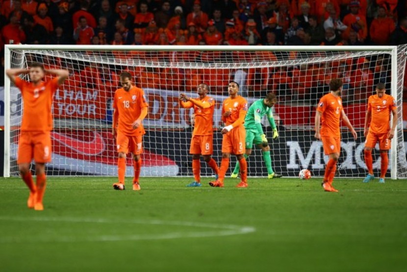 Reaksi pemain Belanda setelah gagal lolos ke putaran final Piala Eropa 2016.
