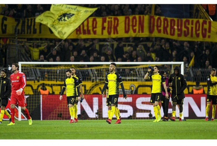 Reaksi pemain Borussia Dortmund setelah dikalahkan Tottenham Hotspur 1-2 dan tersingkir dari Liga Champions.