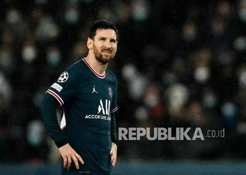  Reaksi pemain PSG Lionel Messi saat pertandingan sepak bola leg pertama babak 16 besar Liga Champions antara Paris Saint Germain dan Real Madrid di stadion Parc des Princes, di Paris, Prancis, Rabu (16/2) dini hari WIB .