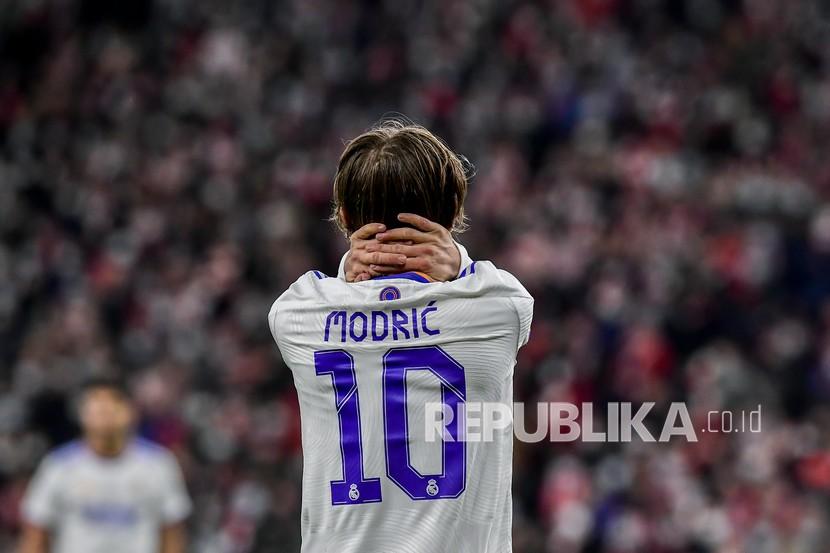  Reaksi pemain Real Madrid Luka Modric pada pertandingan sepak bola perempat final Copa del Rey Spanyol antara Athletic Bilbao dan Real Madrid di stadion San Mames di Bilbao, Spanyol, Kamis, 3 Februari 2022.