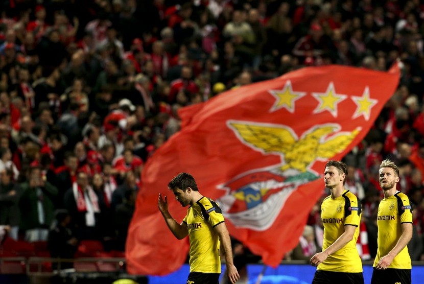 Reaksi penggawa Borussia Dortmund seusai kalah dari Benfica pada leg pertama babak perdelapan final Liga Champions di stadion Luz, Rabu (15/2) dini hari WIB. Dortmund kalah 0-1.