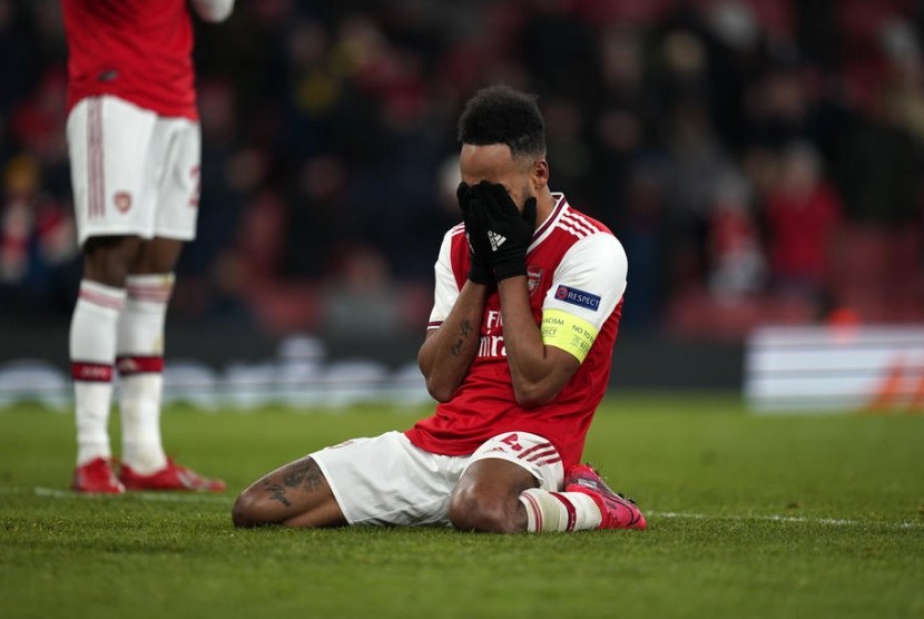 Reaksi penyesalan penyerang Arsenal Pierre-Emerick Aubameyang.
