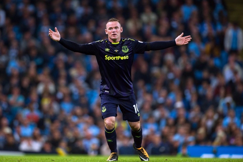 Reaksi striker Everton, Wayne Rooney pada laga Liga Primer lawan Manchester City di Stadion Etihad, Selasa (22/8) dini hari WIB.