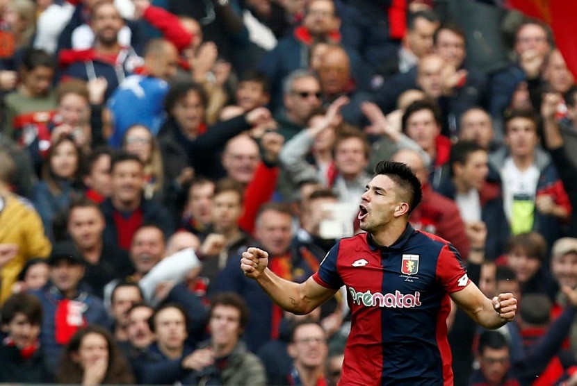 Reaksi striker Genoa, Giovanni Simeone saat mencetak gol ke gawang Juventus pada laga Serie A di Luigi Ferraris, Ahad (27/11). Simeone mencetak dua gol kemenangan 3-1 atas Juve.