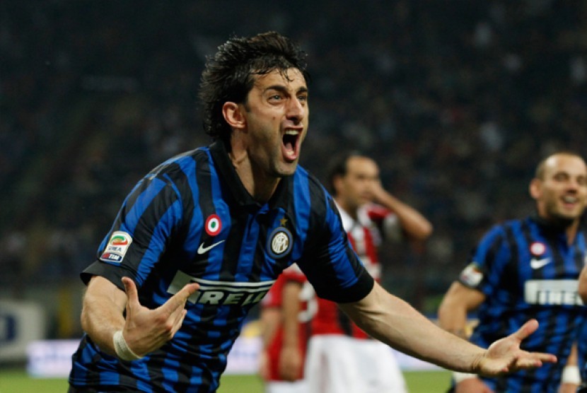Reaksi striker Inter Milan Diego Milito saat merayakan gol ke gawang rival sekota AC Milan pada pertandingan Derby della Madonina Senin (7/5) dinihari WIB. Milito mencetak hattrick.