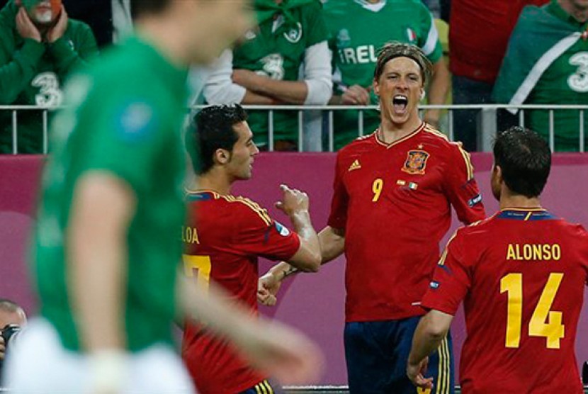 Reaksi Torres saat merayakan gol ke gawang Irlandia, Jumat (15/6) dinihari WIB.