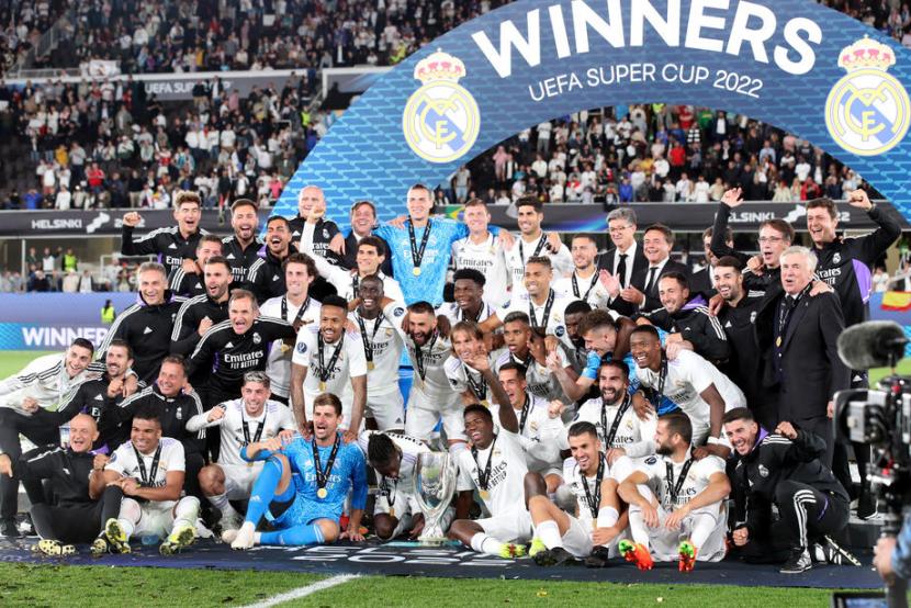 Real Madrid merayakan gelar juara Piala Super Erpa 2022 setelah mengalahkan Eintracht Frankfurt 2-0.