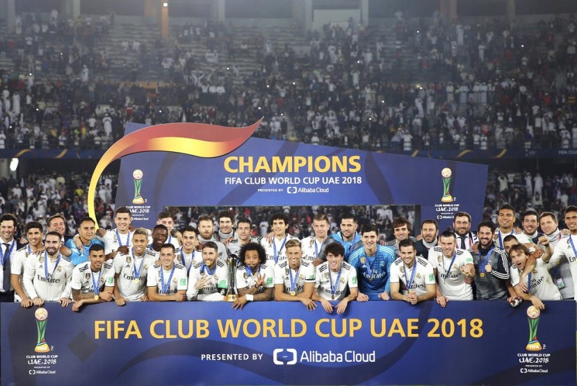 Real Madrid merayakan gelar Piala Dunia Antarklub setelah mengalahkan Al Ain, 4-1, Ahad (23/12) dini hari WIB.