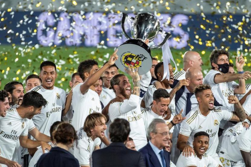 Real Madrid merayakan keberhasilan menjuarai La Liga Spanyol 2019/2020.